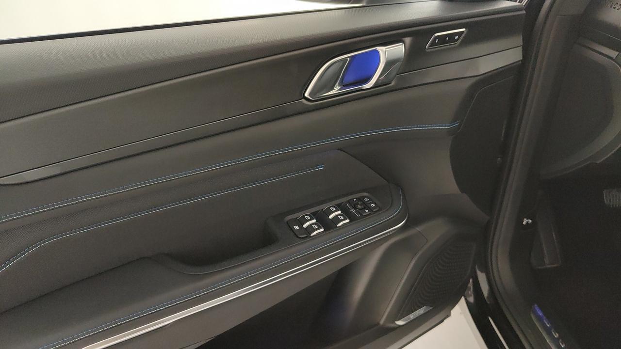 LYNK & CO 01 1.5 td phev auto