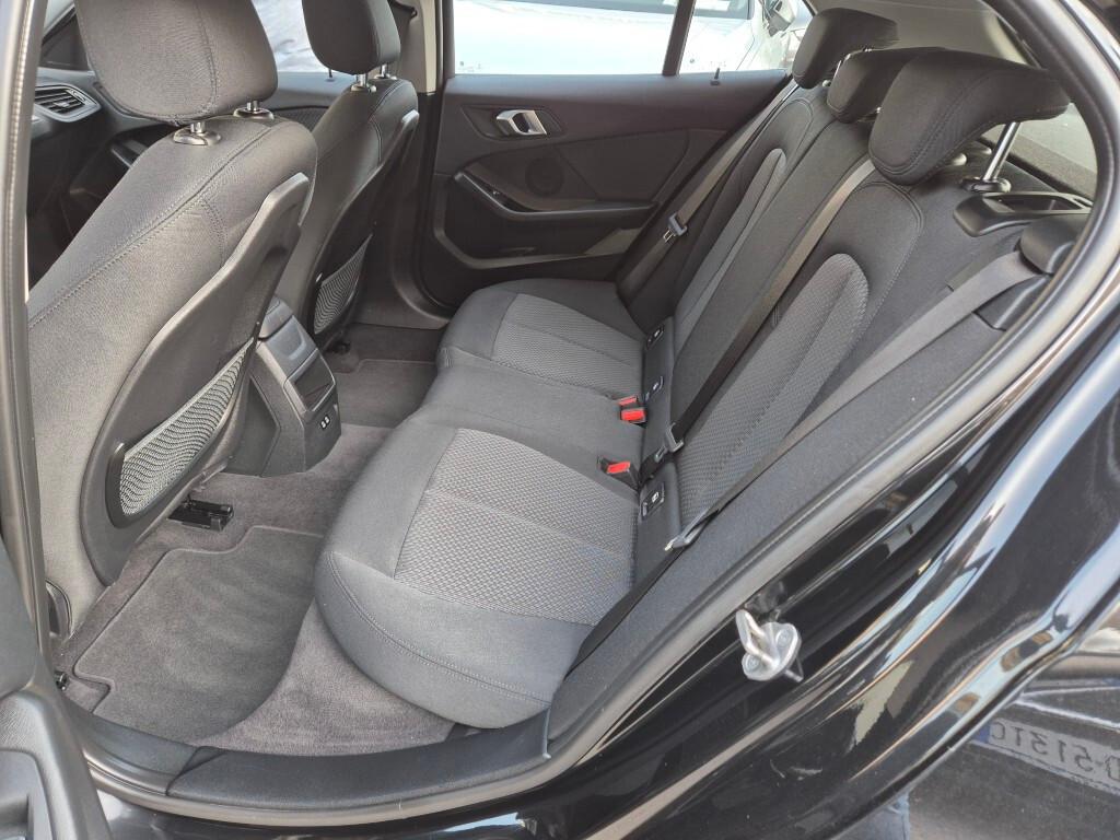 Bmw 116 116d 5p. Business Advantage