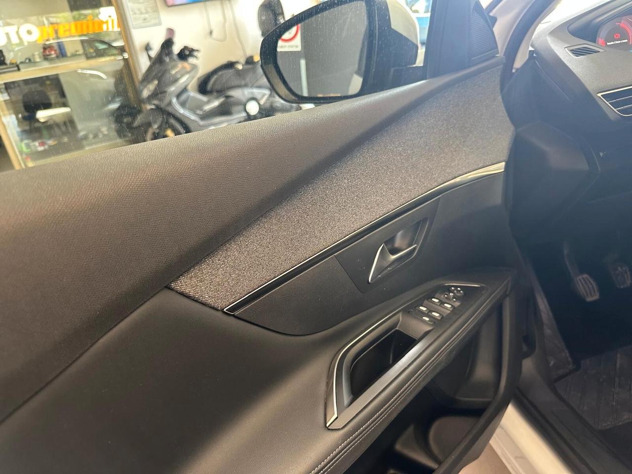 Peugeot 5008 7 POSTI