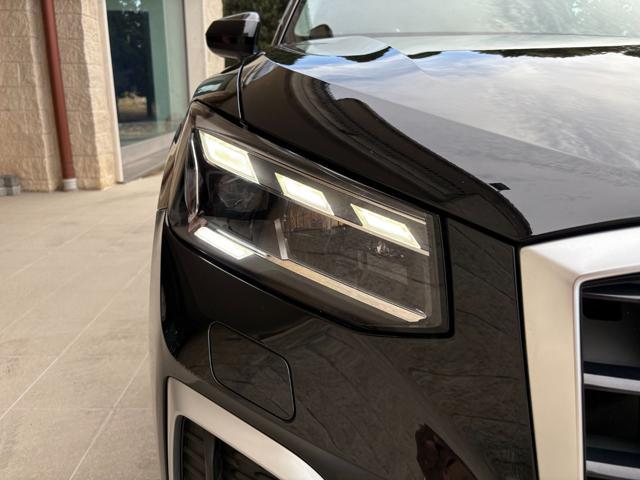 AUDI Q2 30 TDI S tronic Admired Advanced COCKPIT