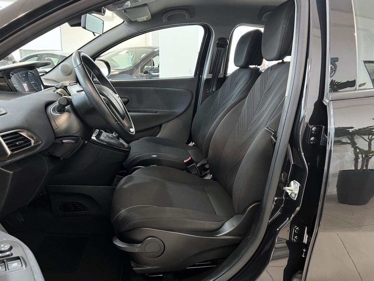 Lancia Ypsilon 1.0 FireFly 5 porte S&S Hybrid Gold