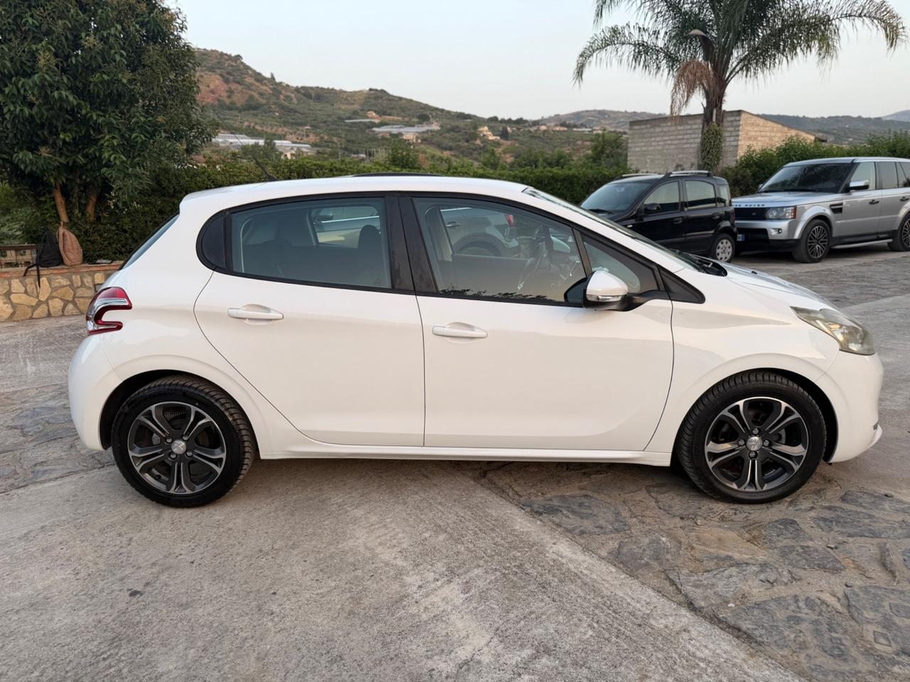 Peugeot 208 1.4 HDi 68 CV 5 porte Allure