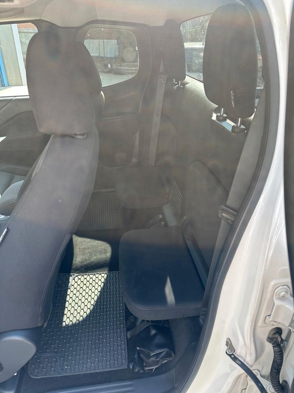 Nissan Navara 2.3 dCi 4WD King Cab Acenta