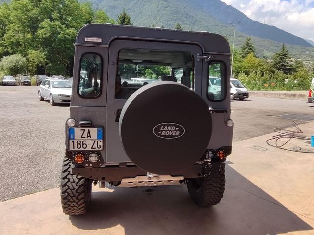 LAND ROVER Defender 3.9 182 CV DEVOURER OF LAND