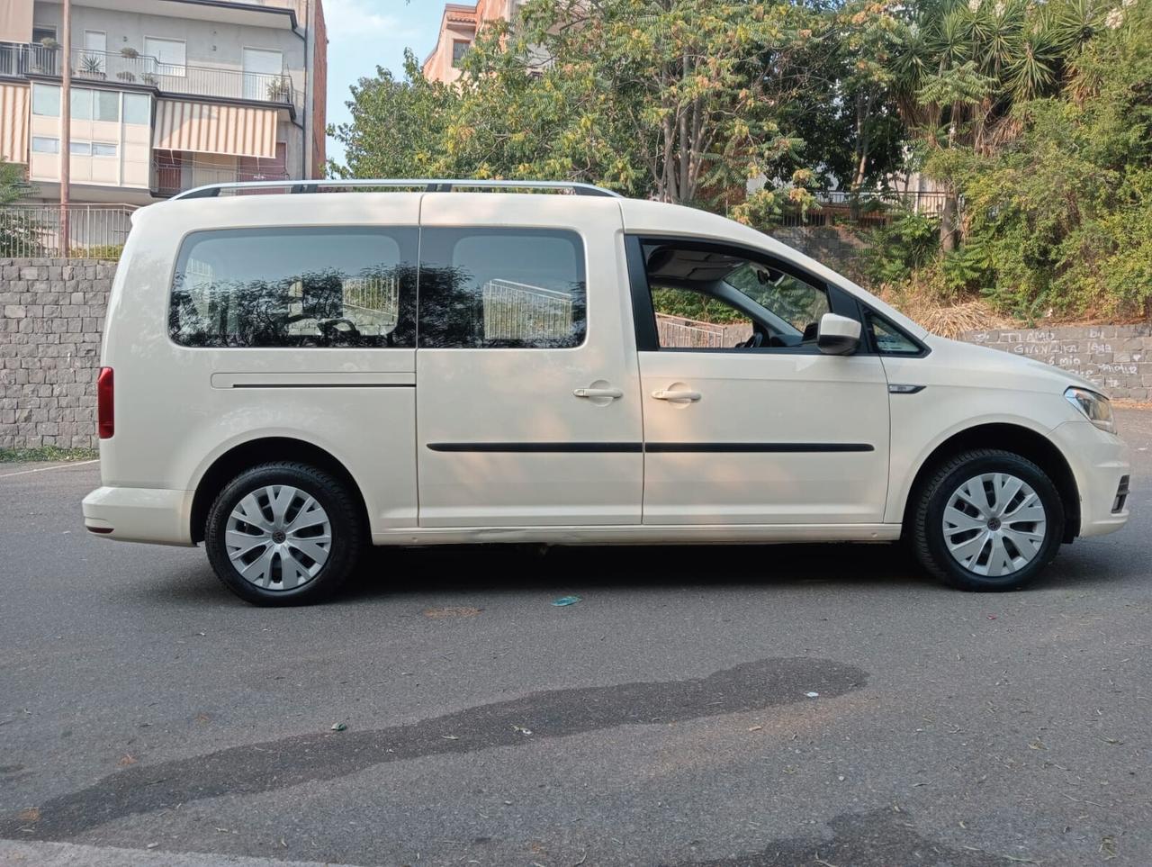 Volkswagen Caddy Pianale ribassato con rampa disabili in carrozzina