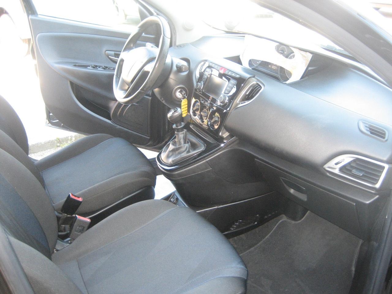 Lancia Ypsilon 1.0 FireFly 5 porte S&S Hybrid Ecochic Gold