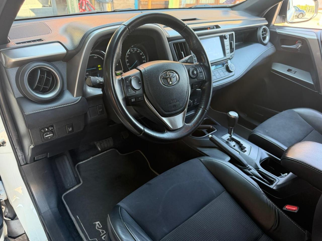 Toyota RAV 4 2.5 Hybrid 2WD Lounge