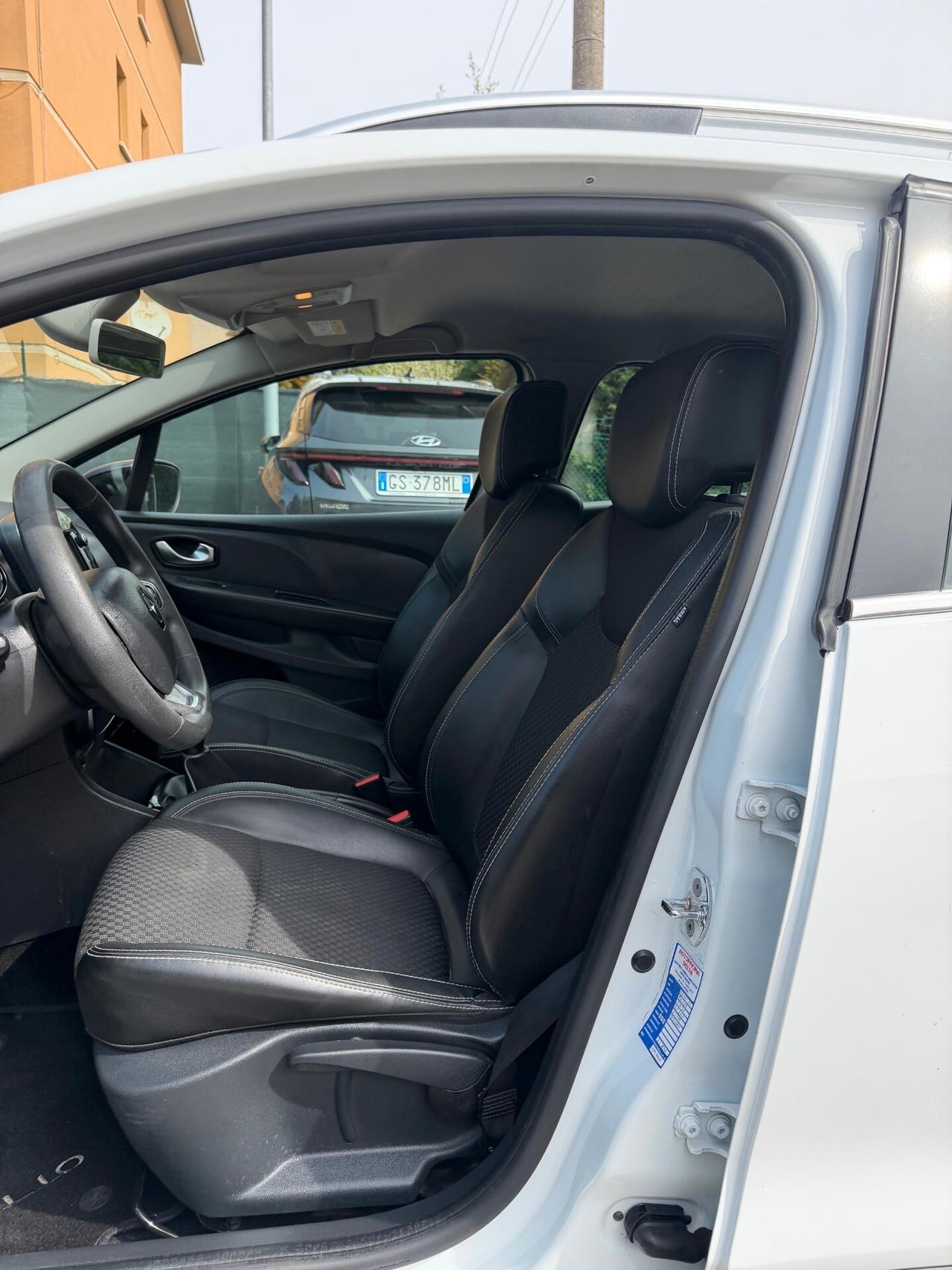 Renault Clio Sporter 1.5 dci - NEOP. - NAV. - 12 MESI DI GARANZIA -