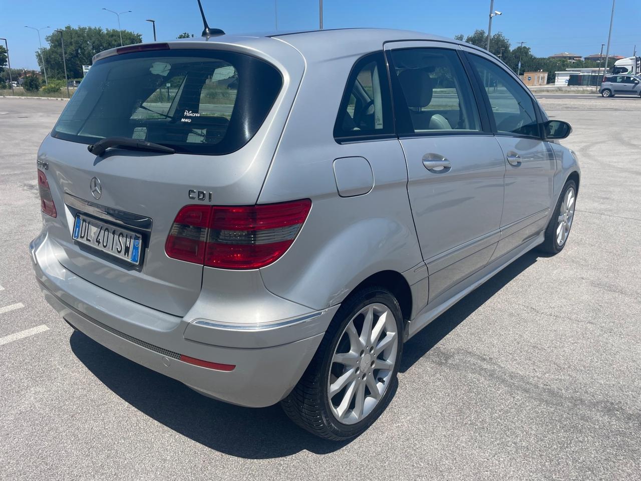 MERCEDES CLASSE B NEOPATENTATI 2.0 DISEL SPORT CAMBIO AUTOMATICO.