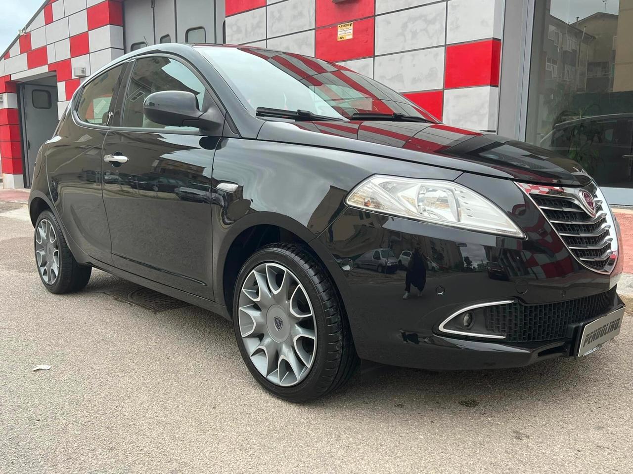 Lancia Ypsilon 1.2 69 CV 5 porte Gold