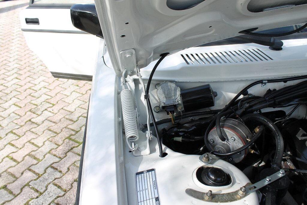 VOLVO 240 2.0 cat Station Wagon Polar