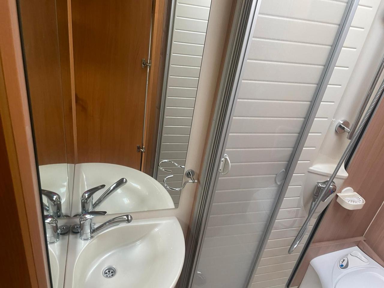 Bürstner Viseo 696 Motorhome con letto matrimoniale