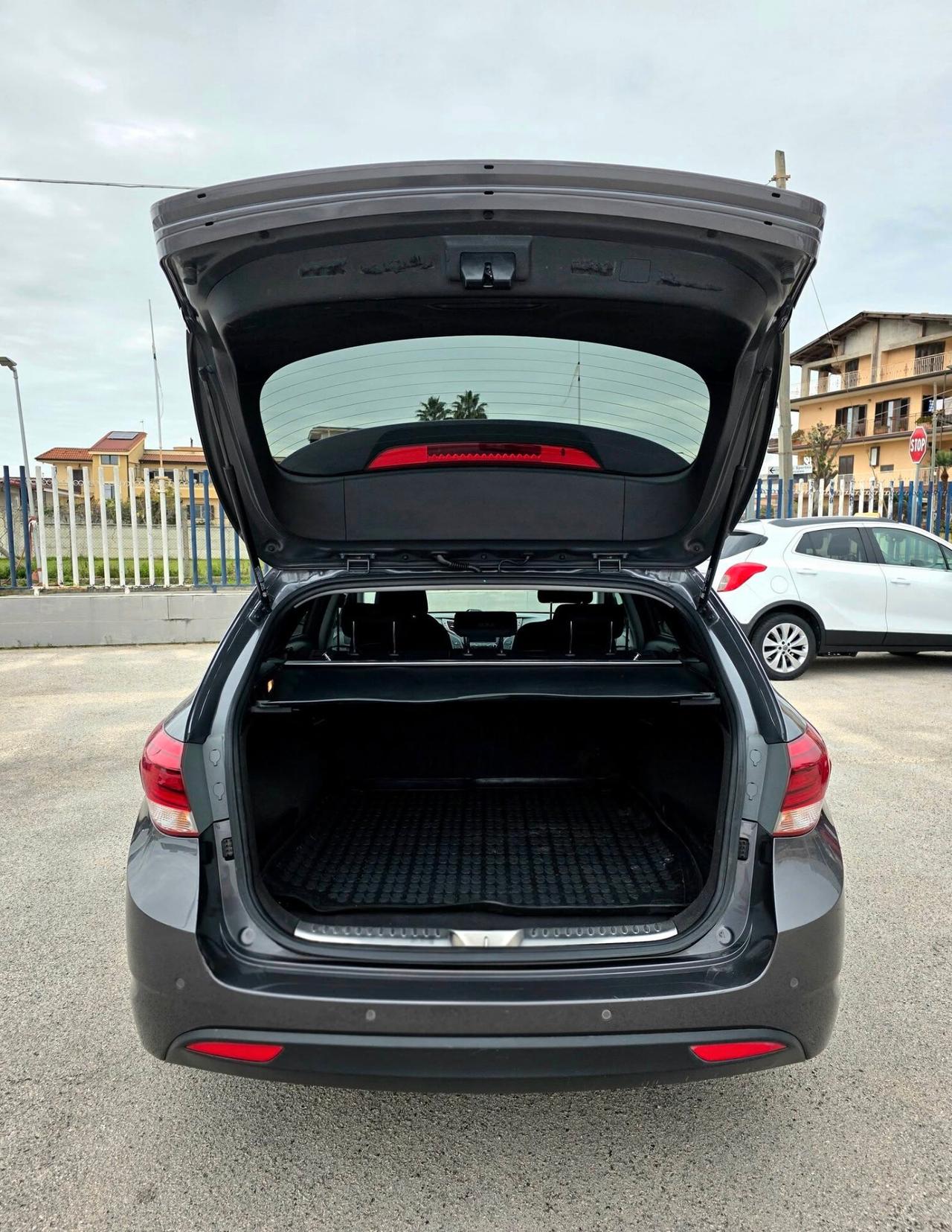 Hyundai i40 Wagon 1.6 CRDi DCT Business