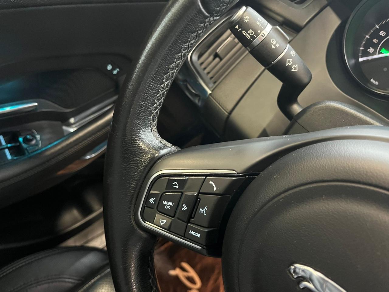 Jaguar E-Pace 2.0D 150 CV AWD R-Dynamic HSE