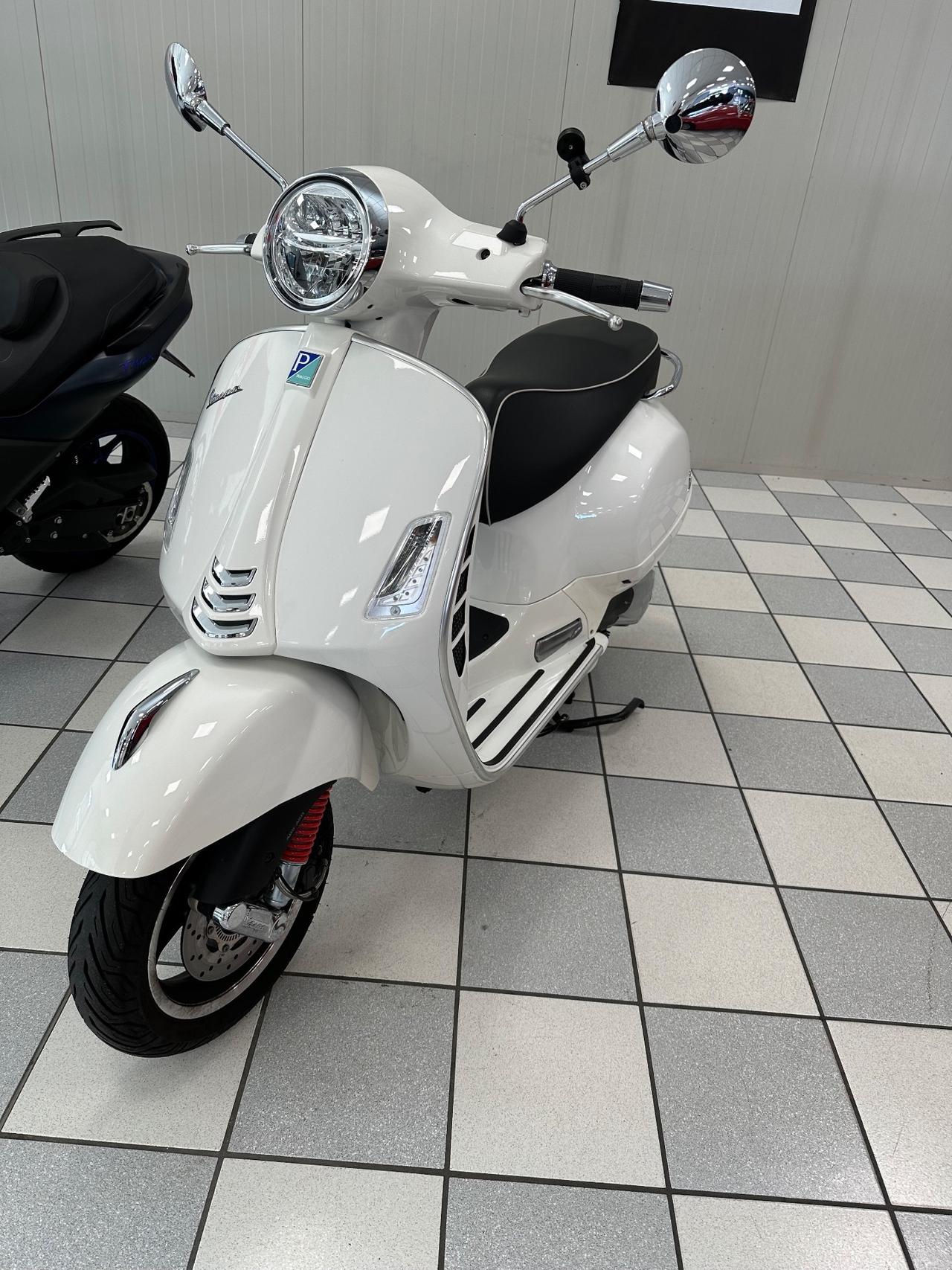 Piaggio Vespa 300 GTS hpe
