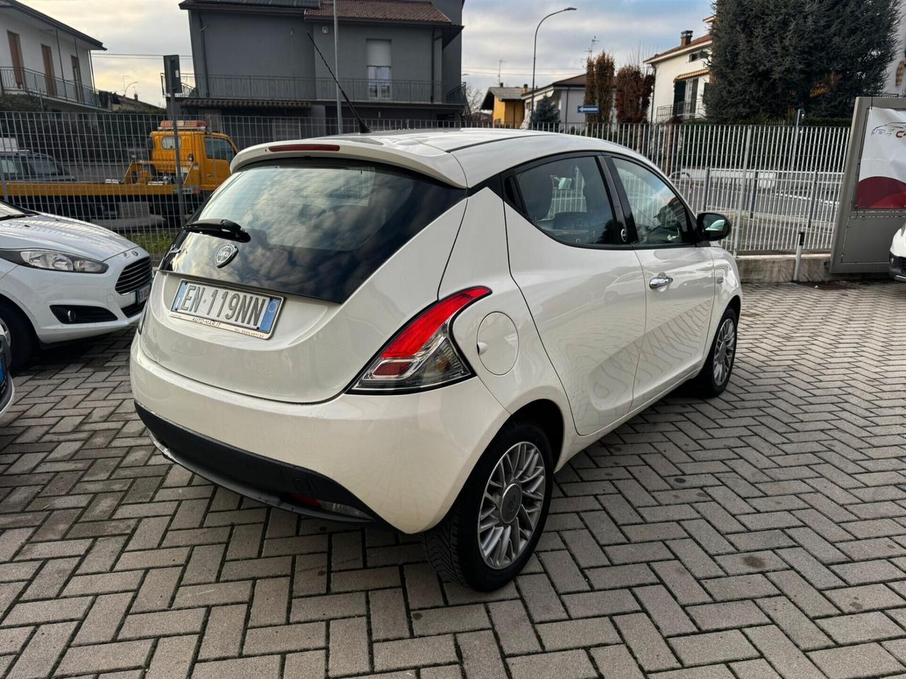Lancia Ypsilon 1.2 69 CV 5 porte GPL Ecochic Gold