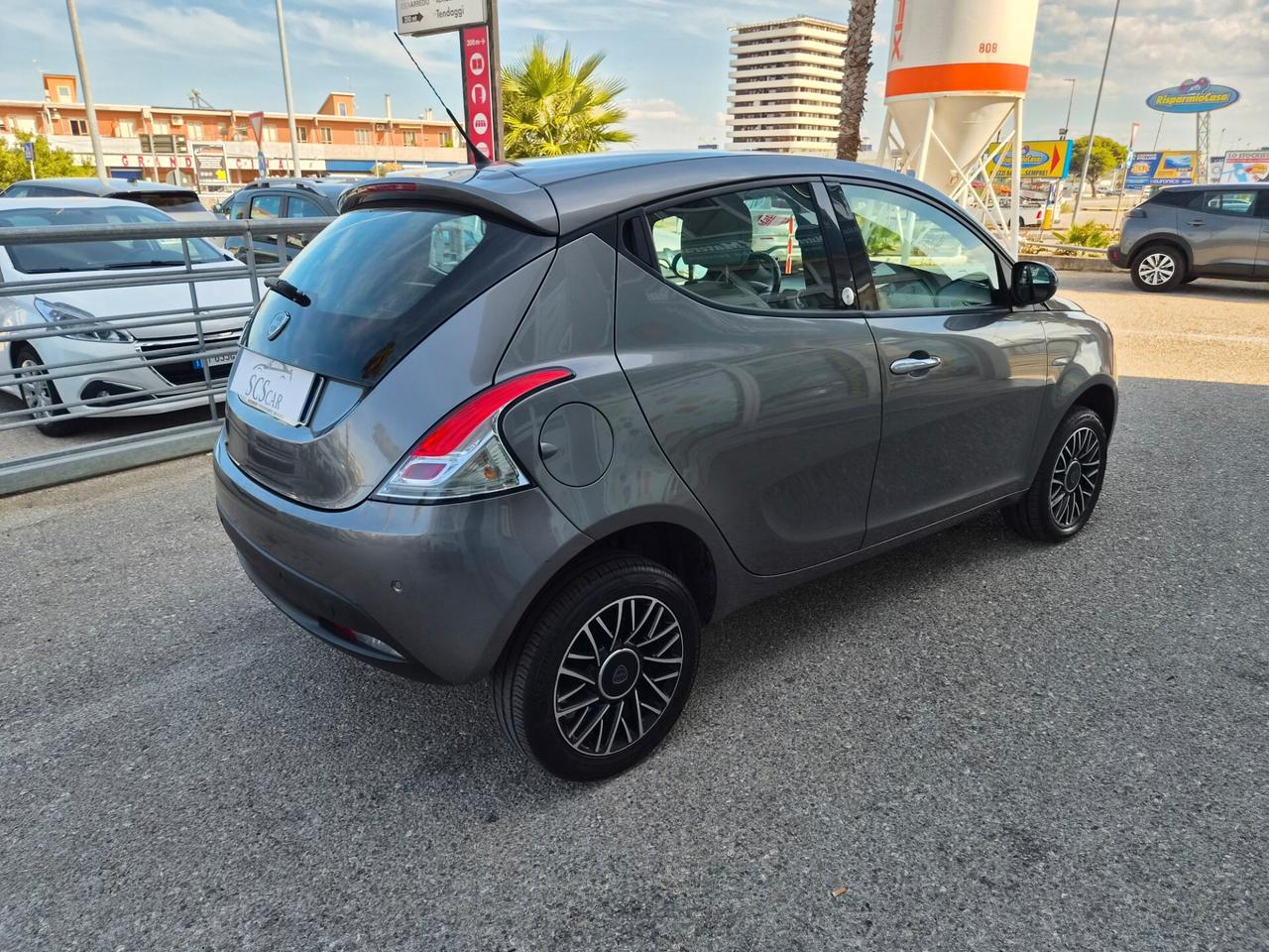 Lancia Ypsilon 0.9 TwinAir 85 CV 5 porte Metano Ecochic Silver