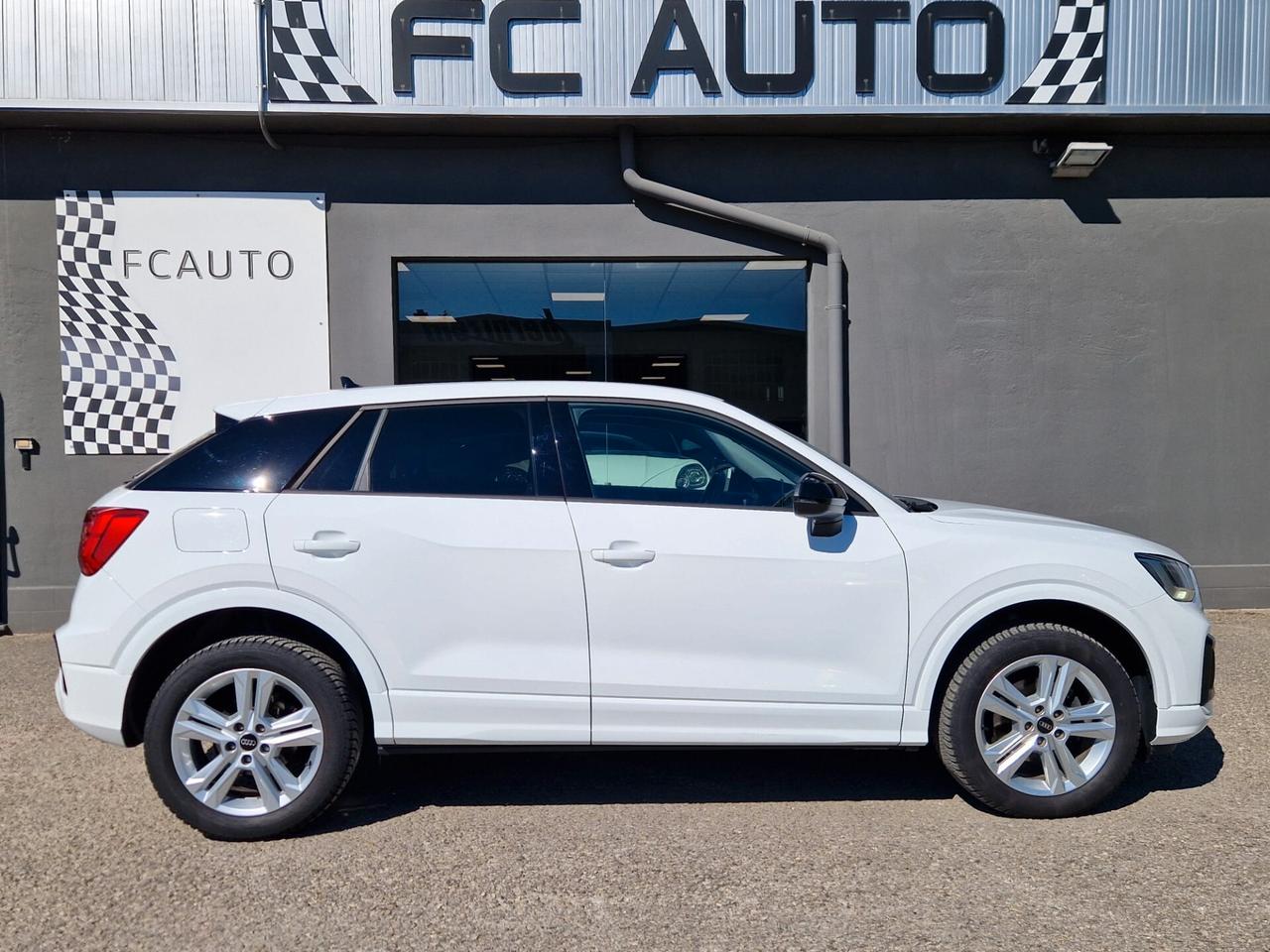 Audi Q2 30 TDI Identity Black