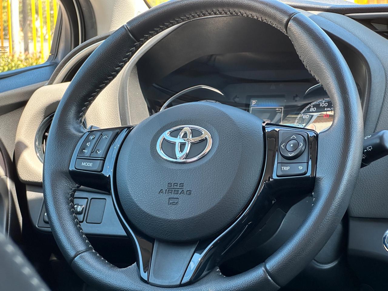 TOYOTA Yaris 1.5 Hybrid 5 porte Business