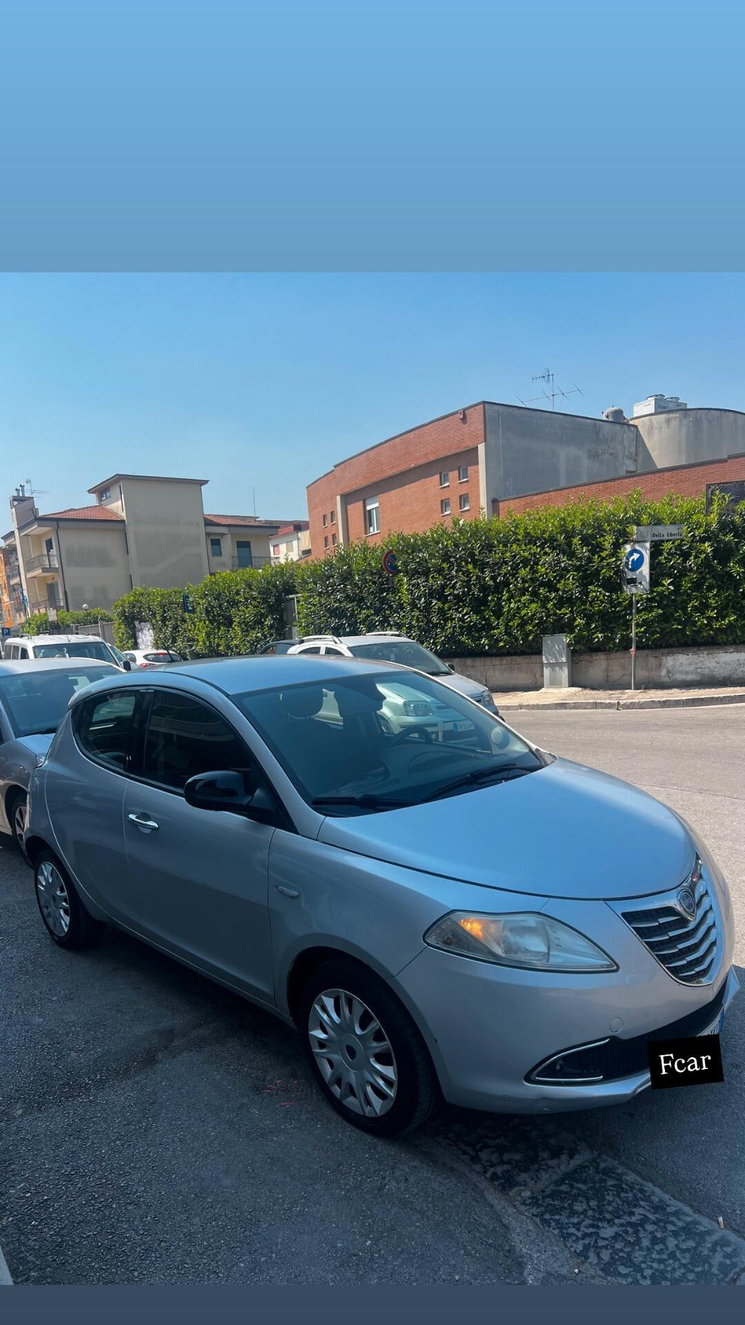 Lancia Ypsilon 1.2 69 CV 5 porte S&S Gold NEOPATENTATI