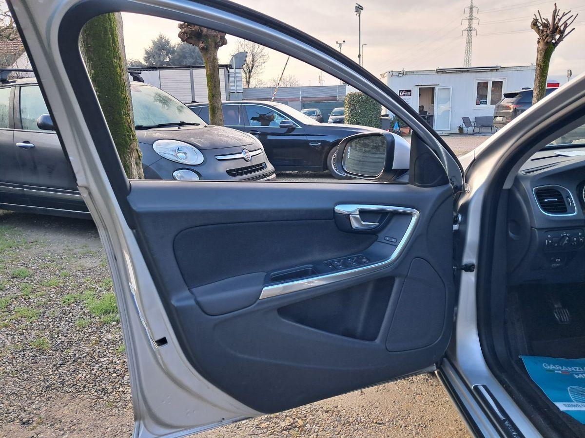 VOLVO - V60 - D2 Summum