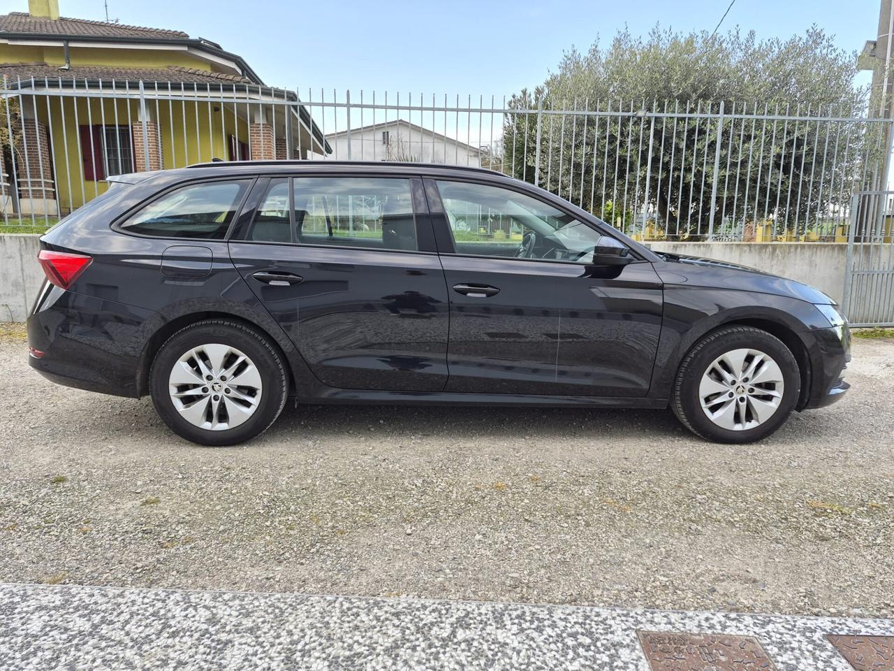 Skoda Octavia 2.0 TDI EVO SCR DSG Wagon Executive