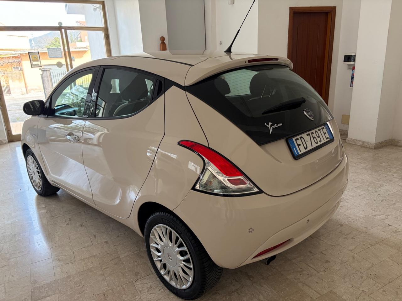 LANCIA YPSILON 1.2 69 CV 5 PORTE PLATINUM