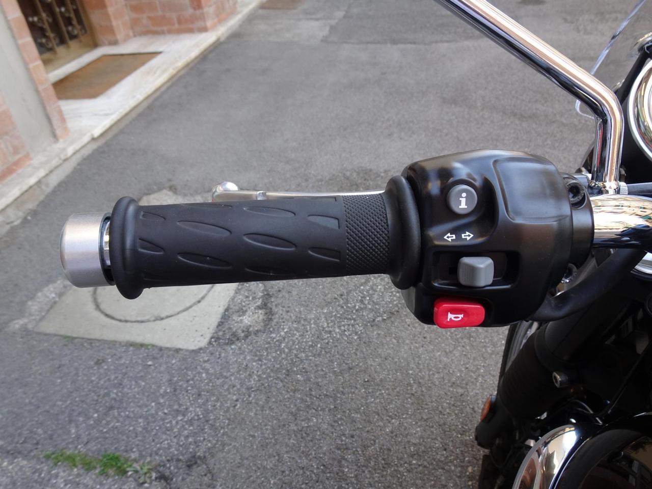 Triumph Bonneville T100 Black Special Edition