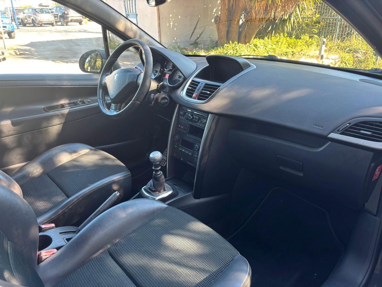 PEUGEOT 207 1.6 HDi 112CV Allure - 2011