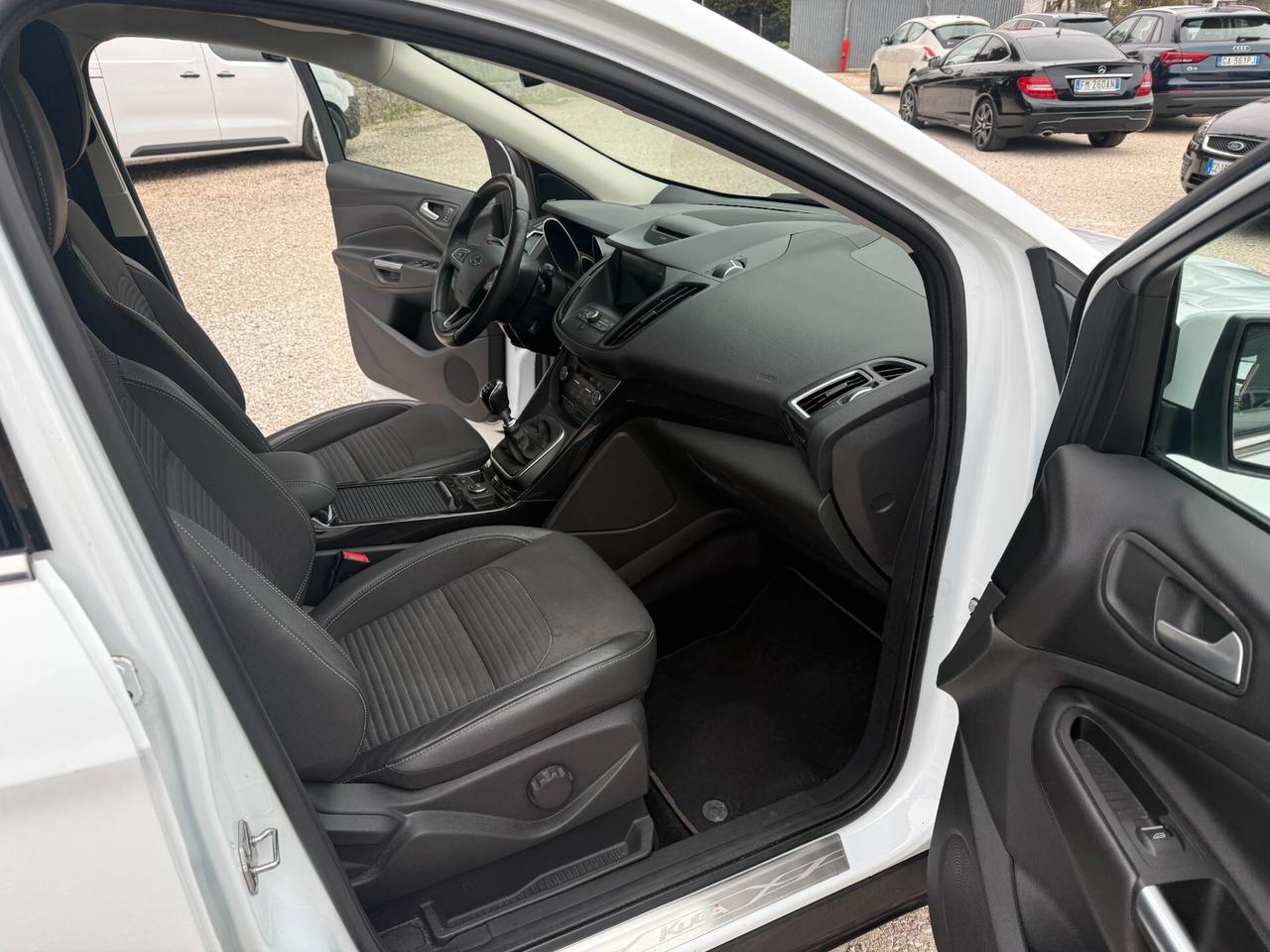 Ford Kuga 1.5 TDCI 120 CV 2WD Titanium 90.000 KM