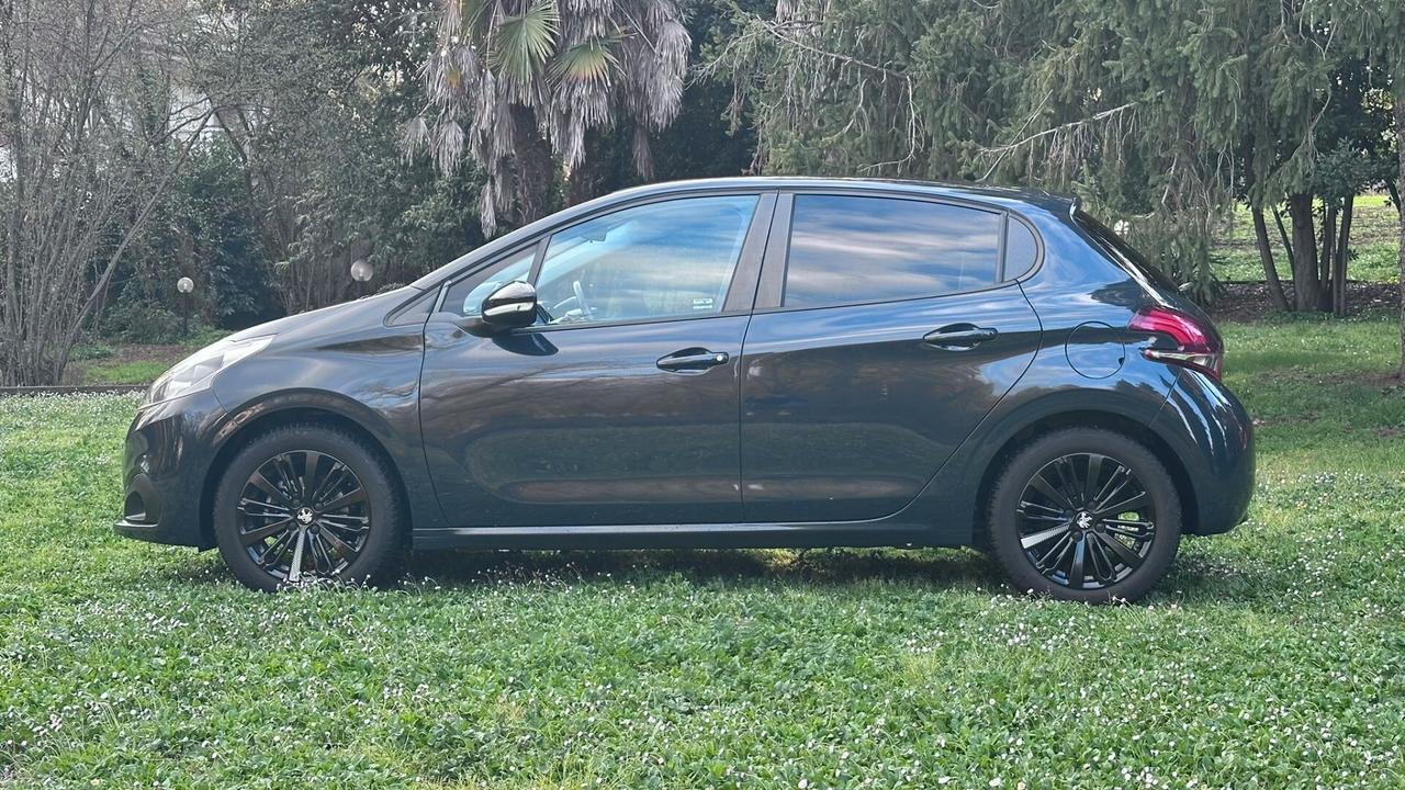 Peugeot 208 PureTech 82 5P Allure NEOP GPL 2018 LEGGI TESTO