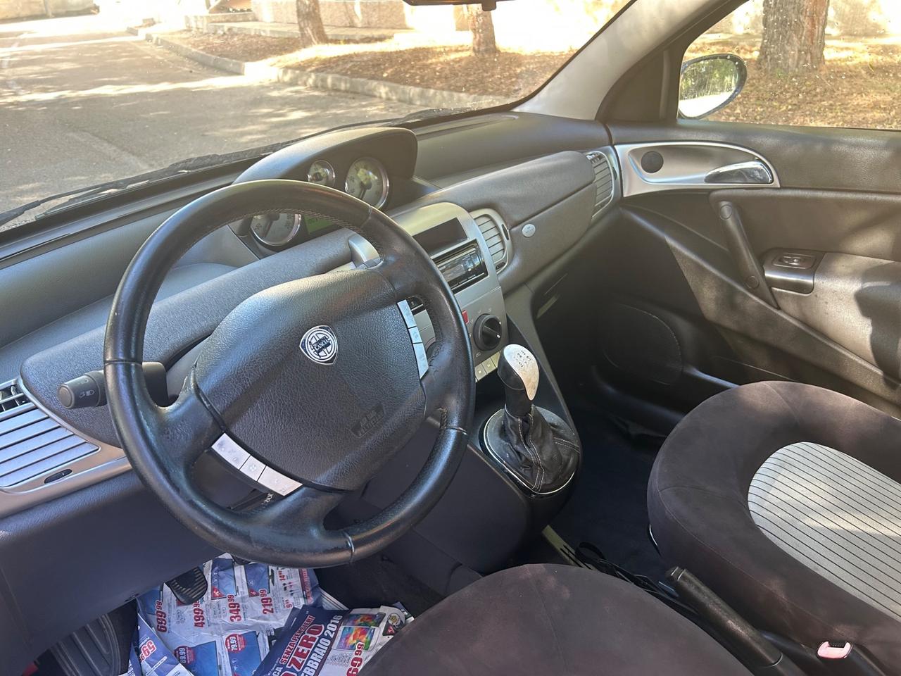 Lancia Ypsilon 1.3 MJT 75 CV Platino