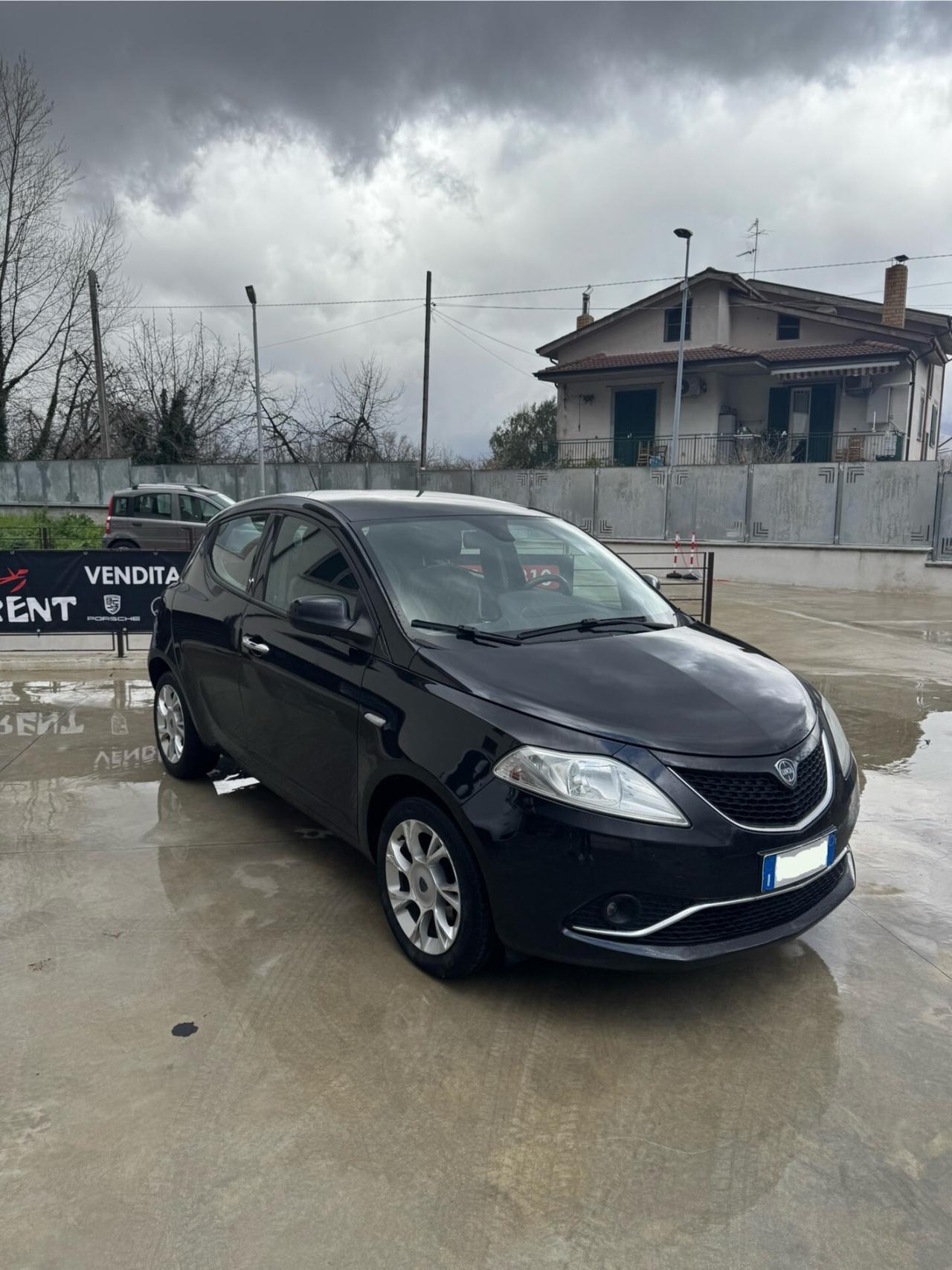 Lancia Ypsilon 1.2 69 CV 5 porte Platinum