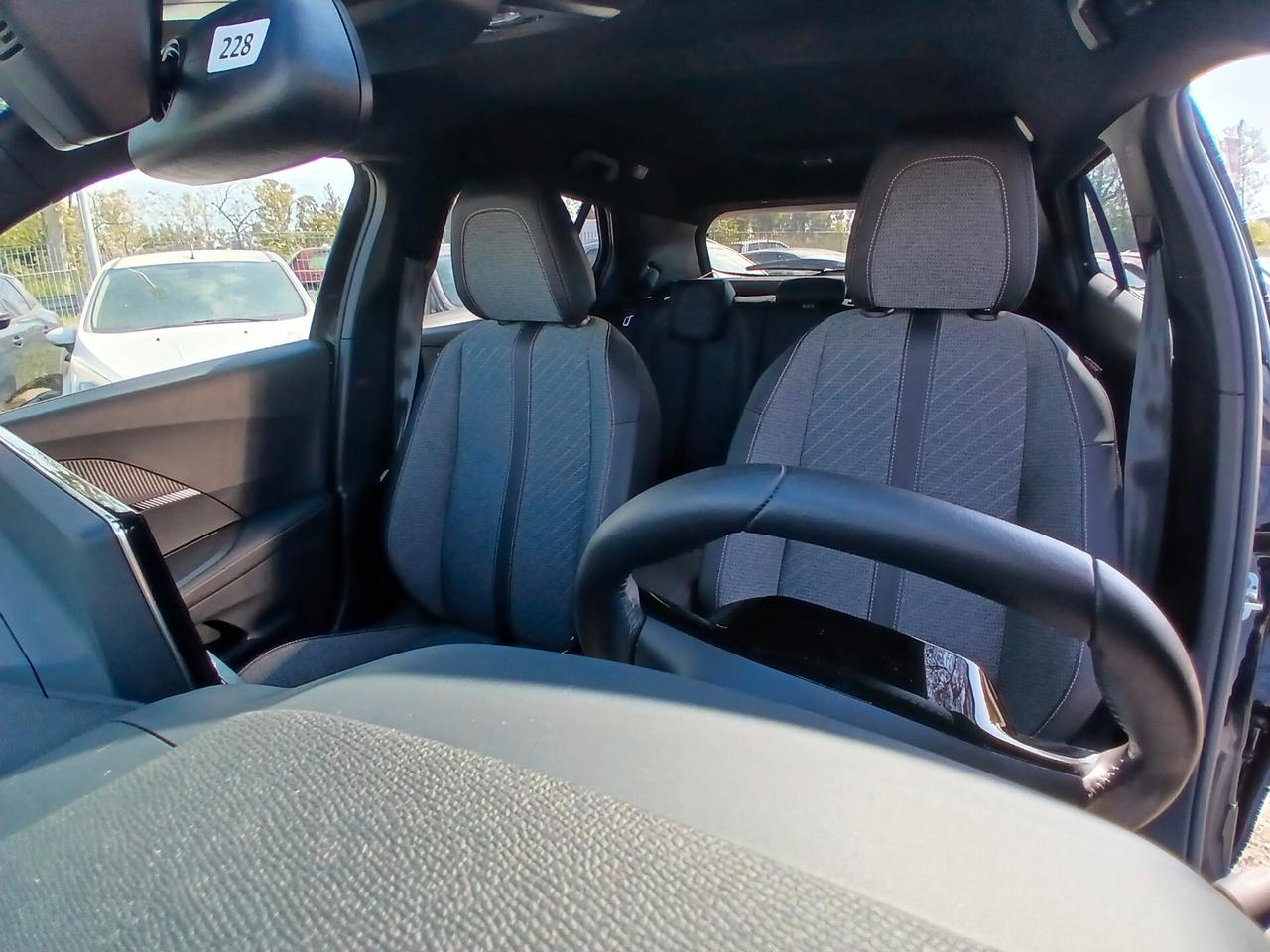 Peugeot 2008 PureTech 100 S&S Allure