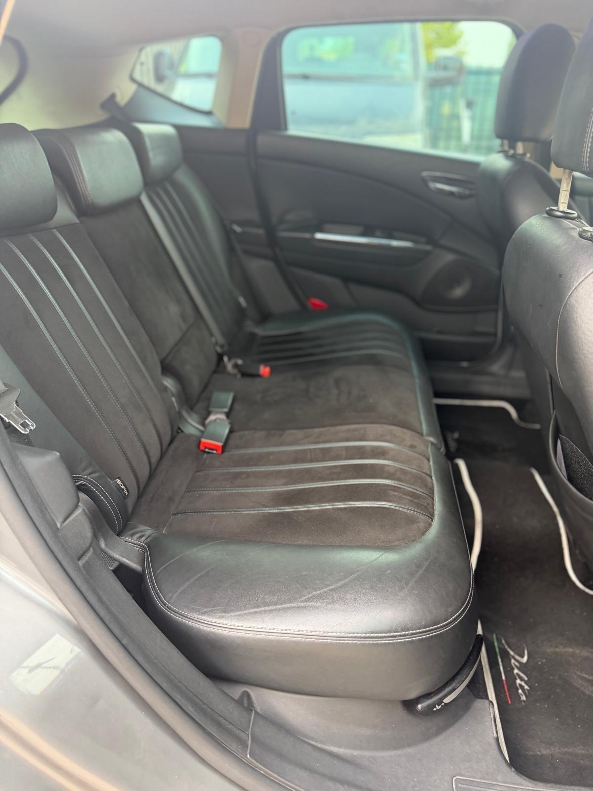 Lancia delta 1.6 diesel automatico anno 2012 km 247.000 ok neopatentati