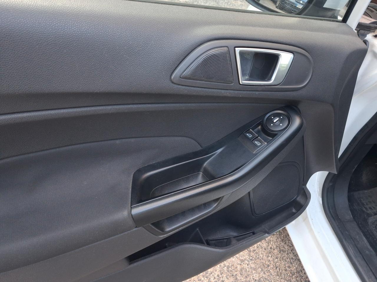 Ford Fiesta 1.5 TDCi 75CV 5 porte Titanium