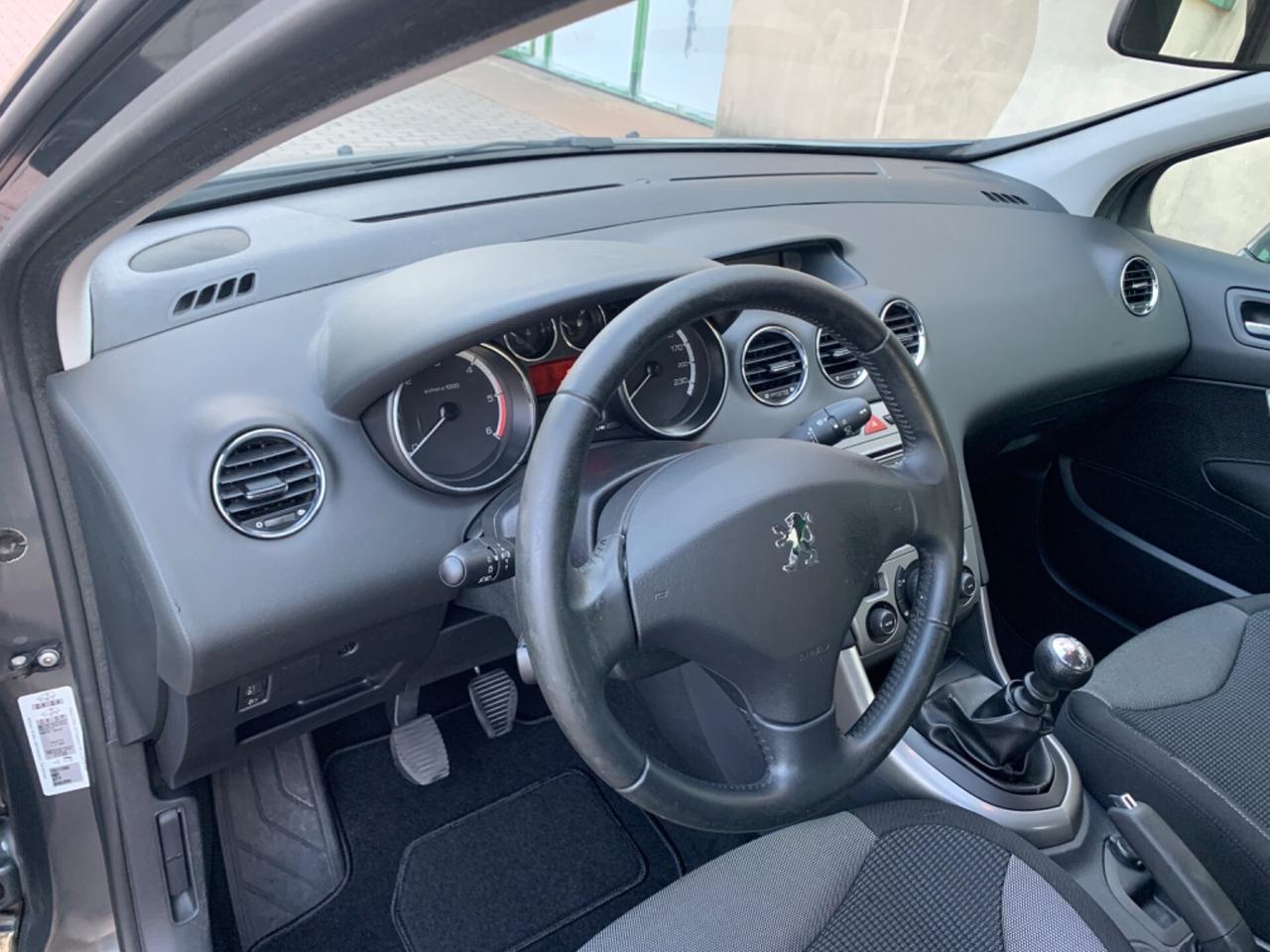 Peugeot 308 1.6 HDi 110CV 5p. Féline (6 Marce)