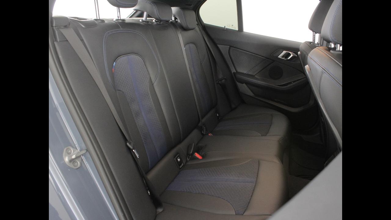 BMW Serie 1 F40 - 118d Sport auto