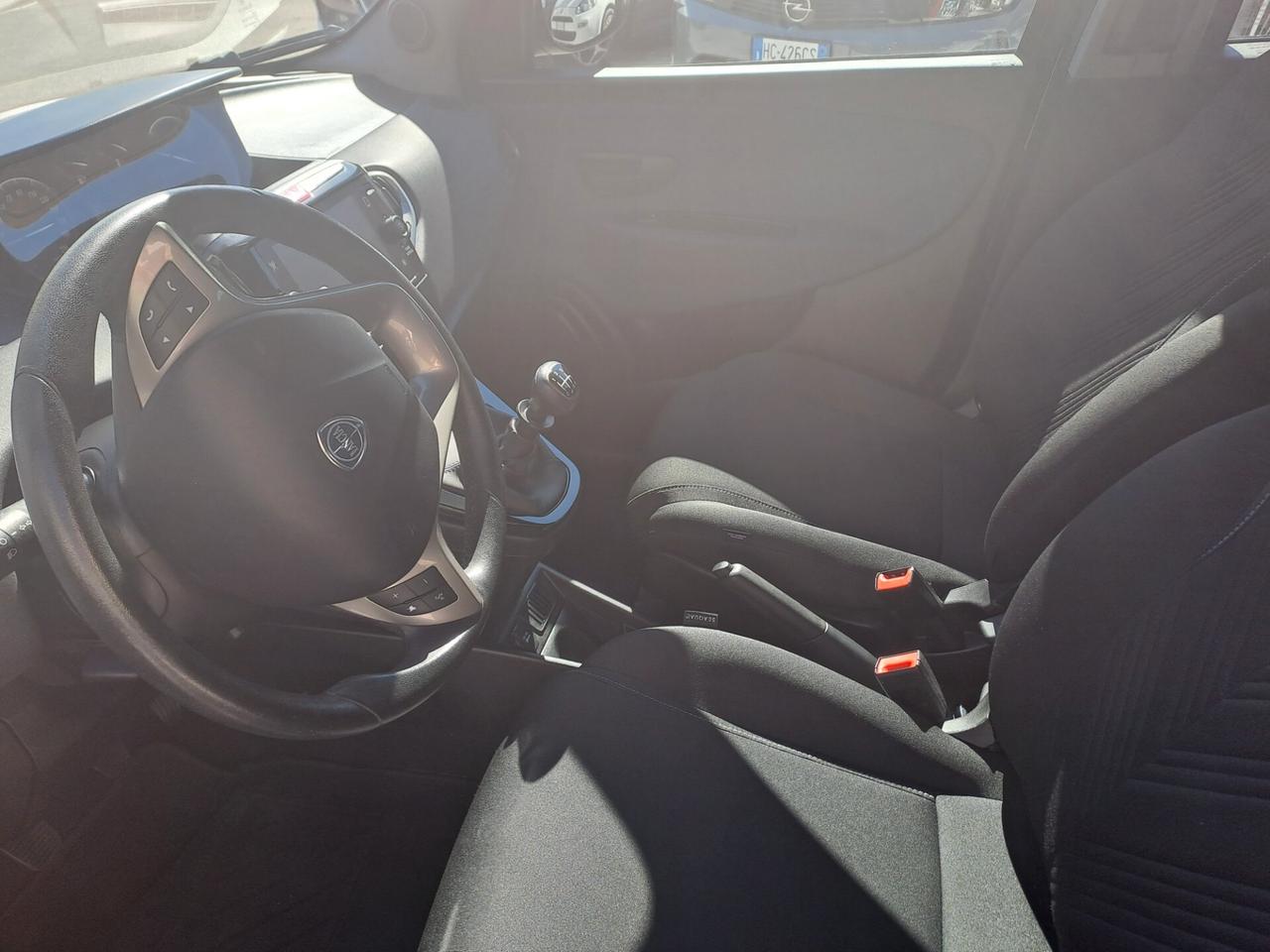 Lancia Ypsilon 1.0 FireFly 5 porte S&S Hybrid Ecochic Gold
