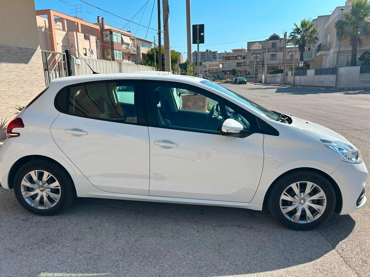 Peugeot 208 1.4 HDi 68 CV 5 porte Active