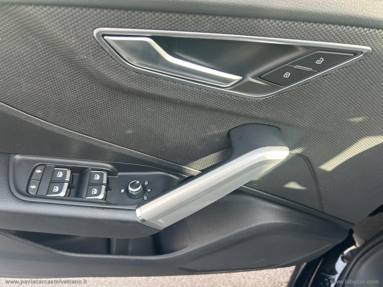 AUDI Q2 35 TFSI S tronic Identity Black