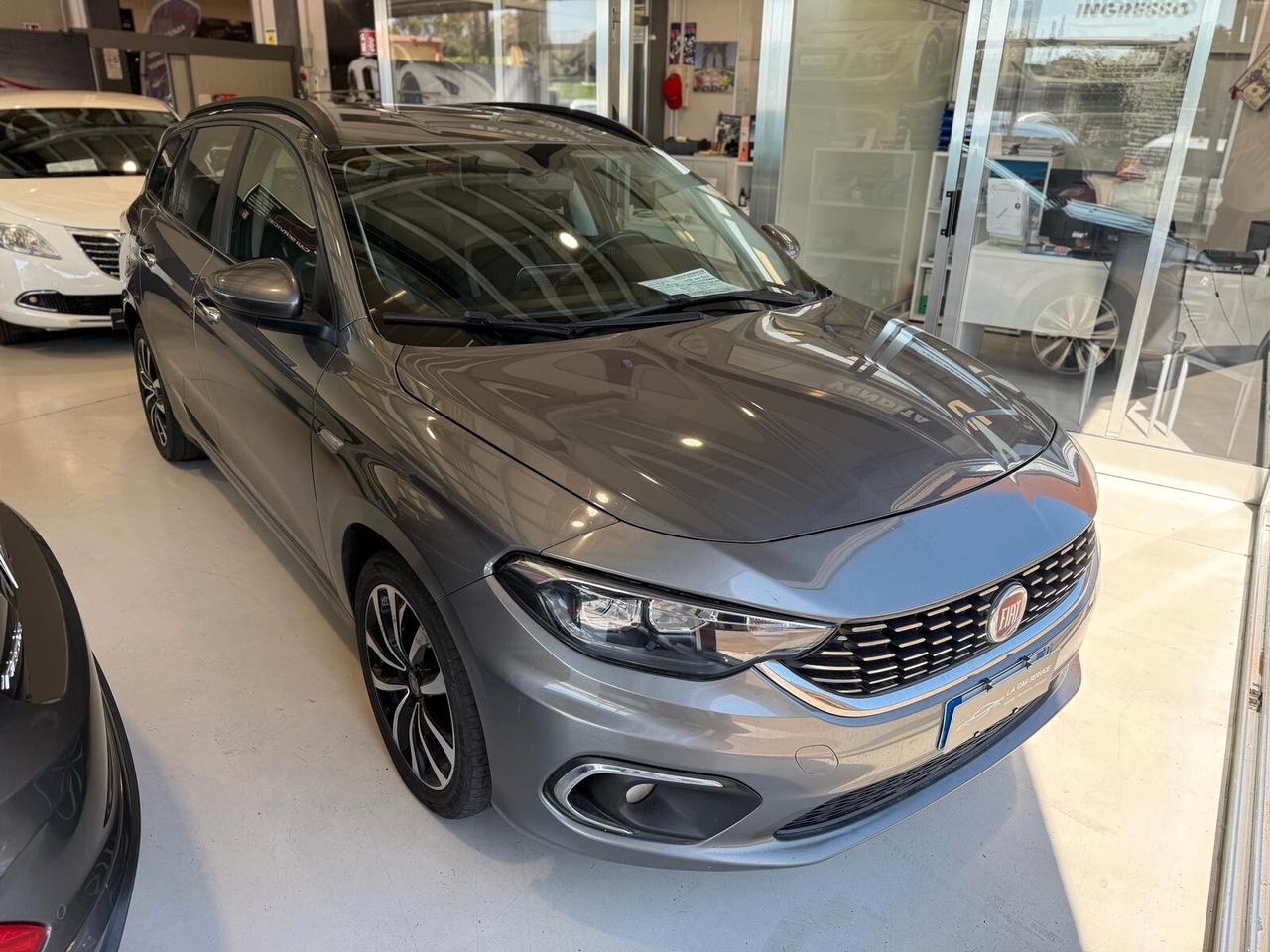 Fiat Tipo 1.6 Mjt con carrello rimorchio