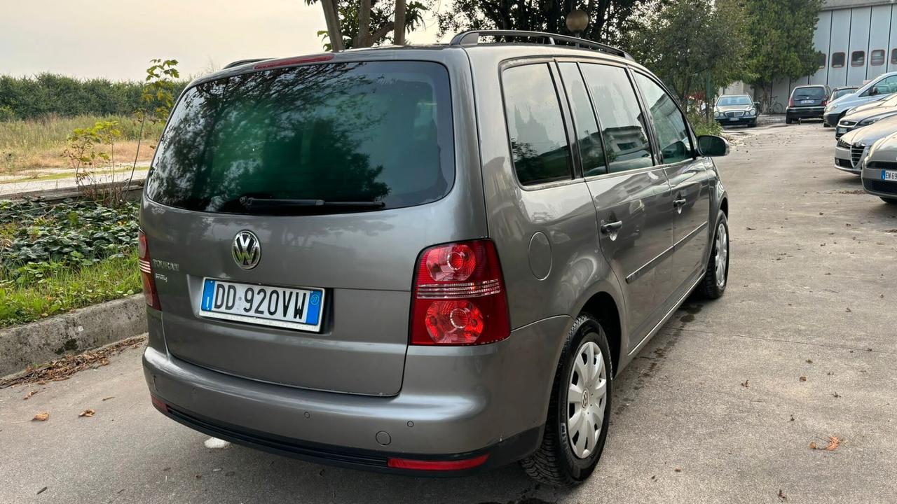 Volkswagen Touran posti 5 GPL dalla cassa gancio di traino regolare