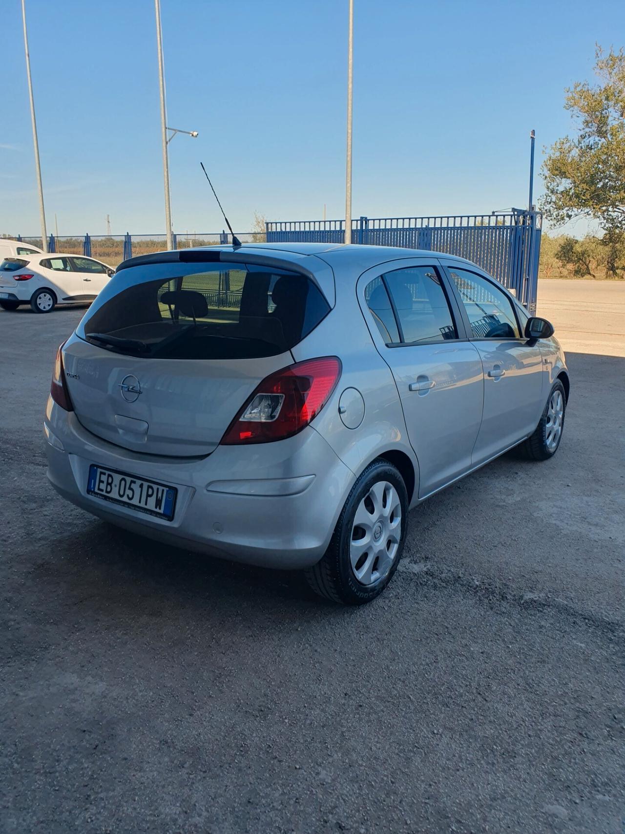 Opel Corsa 1.2 5 porte Club