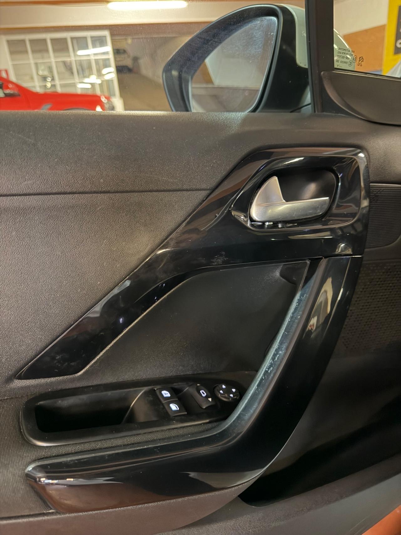 Peugeot 208 1.0 Neopatentati Euro 5b