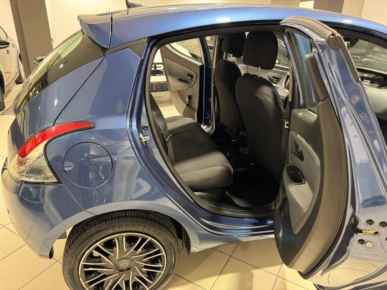 Lancia Ypsilon 1.0 FireFly 5 porte S&S Hybrid Gold