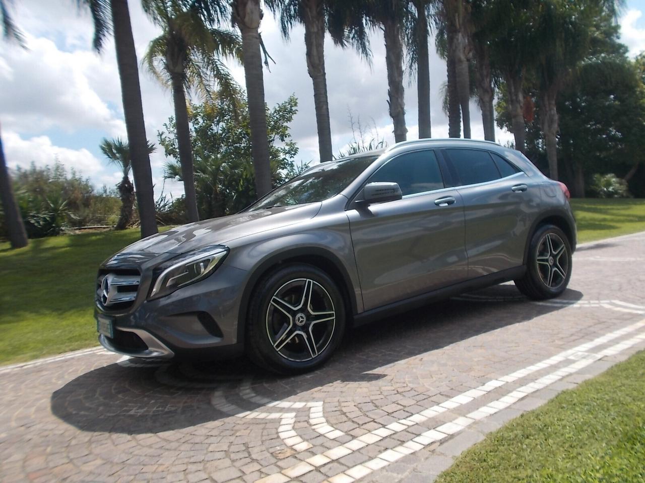 Mercedes-Benz GLA 200d Aut. *FULL OPT.* da VETRINA