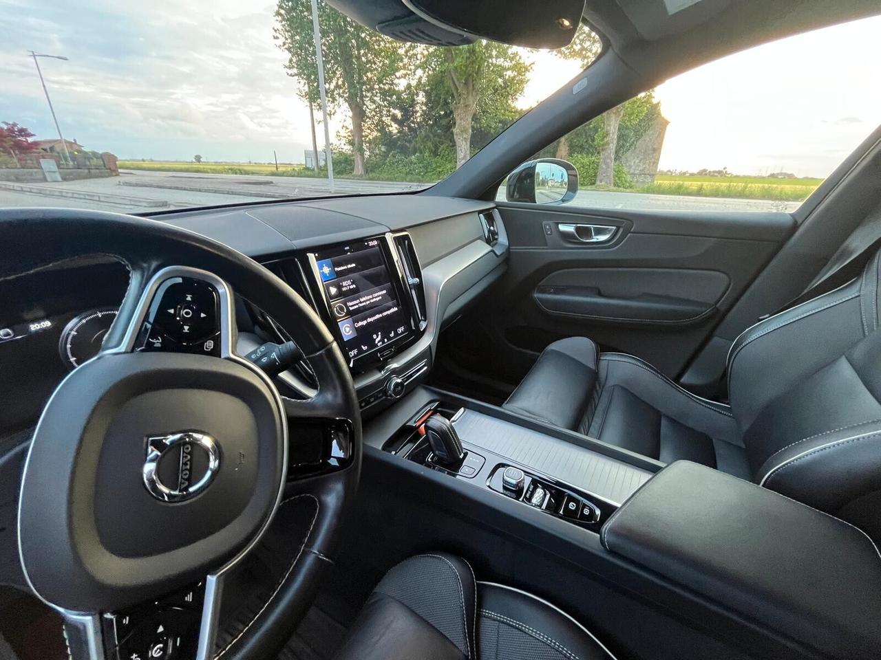 Volvo XC 60 XC60 B4 (d) AWD Geartronic R-design