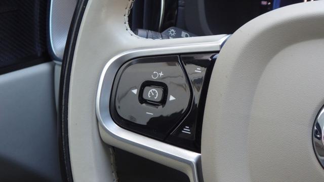 VOLVO XC60 B4 (d) AWD automatico Plus Bright