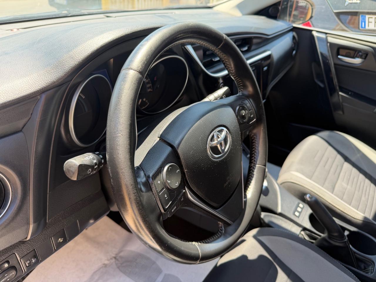 Toyota Auris 1.8 Hybrid Business